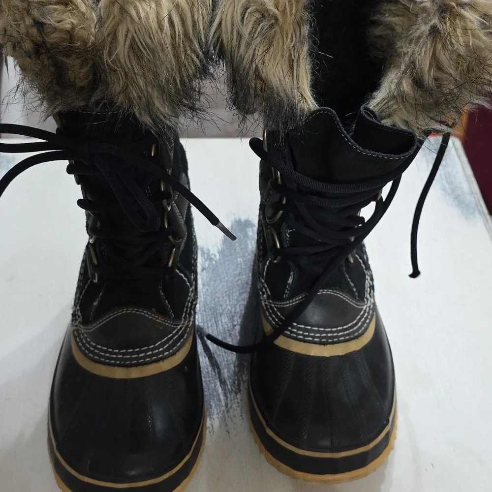 Sorel Women's Winter Boots Black Faux Fur Laces Waterproof Sz 9 GUC **READ**